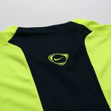 Load image into Gallery viewer, 2005/06 Barcelona Vintage Nike Football Training Shirt (XXL)7
