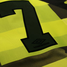 Load image into Gallery viewer, 1996/97 Di Canio #7 Celtic Vintage Umbro Away Football Shirt (L/XL)11
