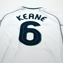 Load image into Gallery viewer, 2001/02 Keane #6 Ireland Vintage Umbro Away Football Shirt (XL)9
