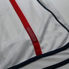 Load image into Gallery viewer, 2001/03 Beckham #7 England Vintage Umbro L/S Home Greece Football Shirt (S)8
