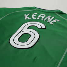 Load image into Gallery viewer, 2002/03 Keane #6 Ireland Vintage Umbro Home Football Shirt (XL)10
