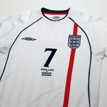 Load image into Gallery viewer, 2001/03 Beckham #7 England Vintage Umbro L/S Home Greece Football Shirt (S)2

