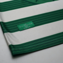 Load image into Gallery viewer, 1997/99 Larsson #7 Celtic Vintage Umbro Home Football Shirt (XL)6
