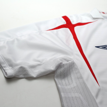 Load image into Gallery viewer, 2005/07 Beckham #7 England Vintage Umbro Home Football Shirt (L) WC 20065
