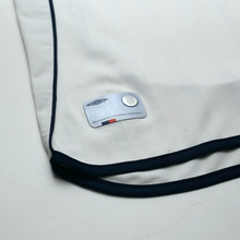 Load image into Gallery viewer, 2001/03 Beckham #7 England Vintage Umbro Home Greece Football Shirt (M)8
