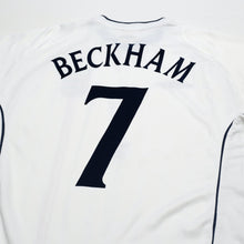 Load image into Gallery viewer, 2001/03 Beckham #7 England Vintage Umbro Home Greece Football Shirt (XL)9
