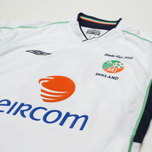 Load image into Gallery viewer, 2002/03 Duff #9 Ireland Vintage Umbro Home Football Shirt (S)4
