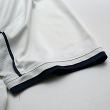 Load image into Gallery viewer, 2001/03 BECKHAM #7 England Vintage Umbro Home Greece Football Shirt (XL) 2002 WC10
