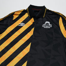 Load image into Gallery viewer, 2021 Factory Records x Umbro "Madchester" Retro Football Shirt (L) #82 Haçienda2

