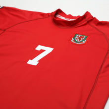 Load image into Gallery viewer, 2000/02 Earnshaw #7 Wales Vintage Kappa Home Football Shirt (M/L)4
