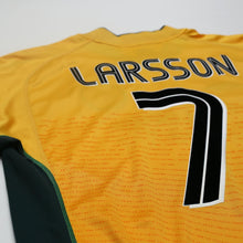 Load image into Gallery viewer, 2002/03 Larsson #7 Celtic Vintage Umbro Away Football Shirt (L)10

