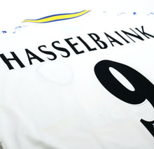 Load image into Gallery viewer, 1998/00 HASSELBAINK #9 Leeds United Vintage PUMA Home Football Shirt (L)
