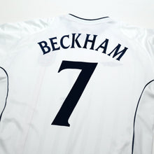 Load image into Gallery viewer, 2001/03 BECKHAM #7 England Vintage Umbro L/S Home Greece Football Shirt (L)11
