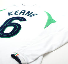 Load image into Gallery viewer, 2002/03 KEANE #6 Ireland Vintage Umbro L/S Away Football Shirt (M)
