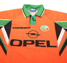 Load image into Gallery viewer, 1997/98 KEANE #6 Ireland Vintage Umbro Away Football Shirt (L)
