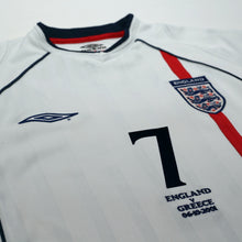 Load image into Gallery viewer, 2001/03 Beckham #7 England Vintage Umbro Home Greece Football Shirt (M)6
