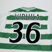 Load image into Gallery viewer, 1999/01 Viduka #36 Celtic Vintage Umbro Home Football Shirt (M)9
