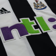 Load image into Gallery viewer, 2001/03 Shearer #9 Newcastle United Vintage adidas Home Football Shirt (XL)5
