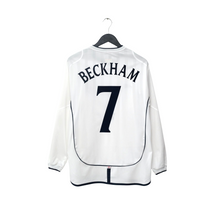 Load image into Gallery viewer, 2001/03 Beckham #7 England Vintage Umbro Home L/S Greece Football Shirt (M)

