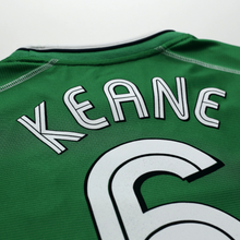 Load image into Gallery viewer, 2002/03 Keane #6 Ireland Vintage Umbro Home Football Shirt (XL)12

