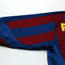 Load image into Gallery viewer, 2005/06 Ronaldinho #10 Barcelona Vintage Nike Home Football Shirt (M)12
