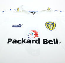 Load image into Gallery viewer, 1998/00 HASSELBAINK #9 Leeds United Vintage PUMA Home Football Shirt (L)
