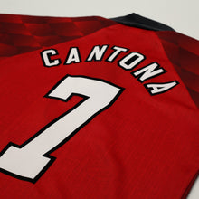 Load image into Gallery viewer, 1996/98 Cantona #7 Manchester United Vintage Umbro Home Football Shirt (S)9
