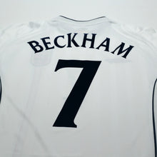 Load image into Gallery viewer, 2001/03 Beckham #7 England Vintage Umbro Home Greece Football Shirt (M)11
