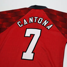 Load image into Gallery viewer, 1996/98 Cantona #7 Manchester United Vintage Umbro Home Football Shirt (S)7
