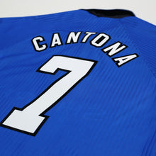 Load image into Gallery viewer, 1996/98 Cantona #7 Manchester United Vintage Umbro Third Football Shirt (M)11
