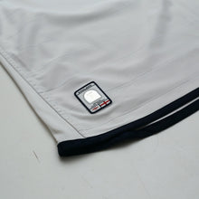 Load image into Gallery viewer, 2003/05 Beckham #7 England Vintage Umbro Home Football Shirt (L) EURO 200411
