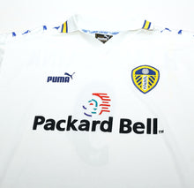 Load image into Gallery viewer, 1998/00 HASSELBAINK #9 Leeds United Vintage PUMA Home Football Shirt (L)
