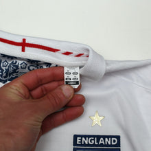 Load image into Gallery viewer, 2005/07 Gerrard #4 England Vintage Umbro Home Football Shirt (M) WC 200615
