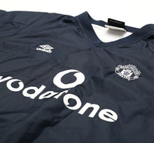 Load image into Gallery viewer, 2000/01 MANCHESTER UNITED Vintage Umbro Rain Drill Top (S/M)
