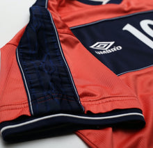 Load image into Gallery viewer, 1999/00 HUTCHINSON #10 Scotland Vintage Umbro Away Football Shirt (L)
