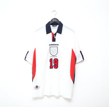 Load image into Gallery viewer, 1997/99 SCHOLES #19 England Vintage Umbro Home Football Shirt (XXL) Le Tournoi
