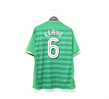 Load image into Gallery viewer, 2003/04 KEANE #6 Ireland Vintage Umbro Home Football Shirt (XL)
