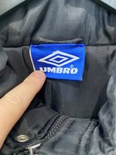 Load image into Gallery viewer, 2000/02 MANCHESTER UNITED Vintage Umbro Bench Coat Jacket (M/L) Beckham Scholes
