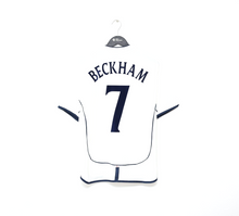 Load image into Gallery viewer, 2001/03 BECKHAM #7 England Vintage Umbro Home Greece Football Shirt (M) WC 2002
