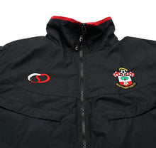Load image into Gallery viewer, 2001/03 SOUTHAMPTON Vintage SAINTS Football Rain Coat Jacket (M) Le Tissier Era
