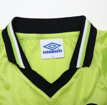 Load image into Gallery viewer, 1998/99 CELTIC Vintage Umbro Football Training Shirt Jersey (L)

